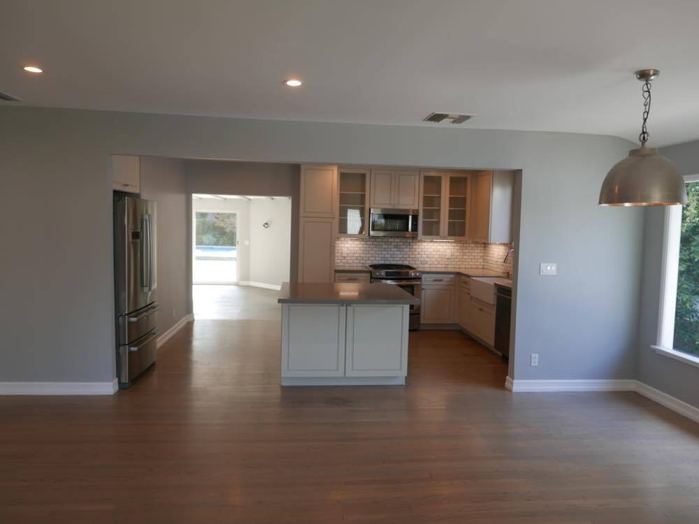 Kitchen - 16740 Morrison St