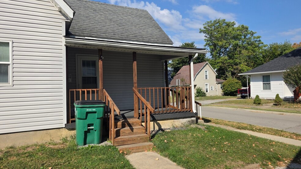 Primary Photo - 315 E Busby St