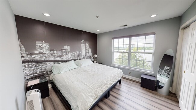 Building Photo - 22 Mallard Pl