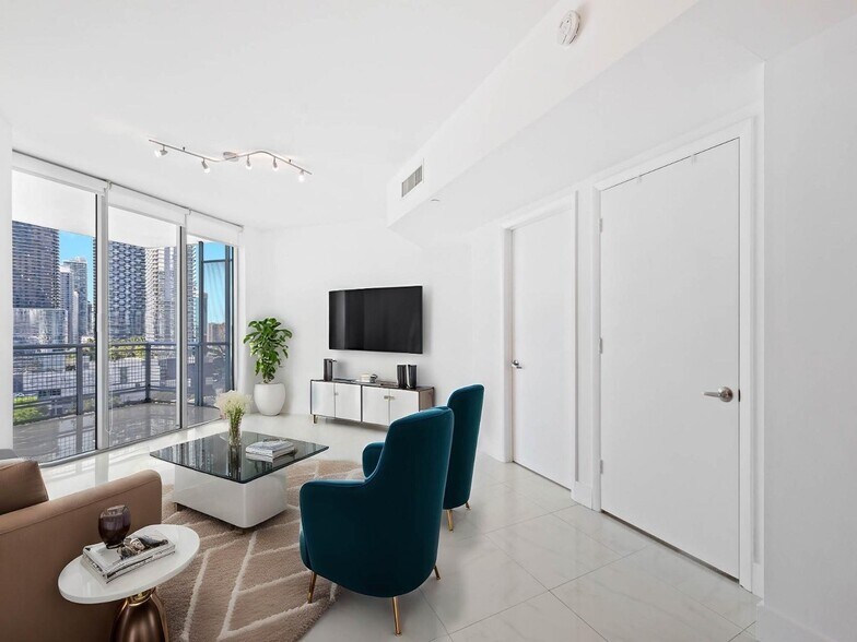 Building Photo - 350 S Miami Ave