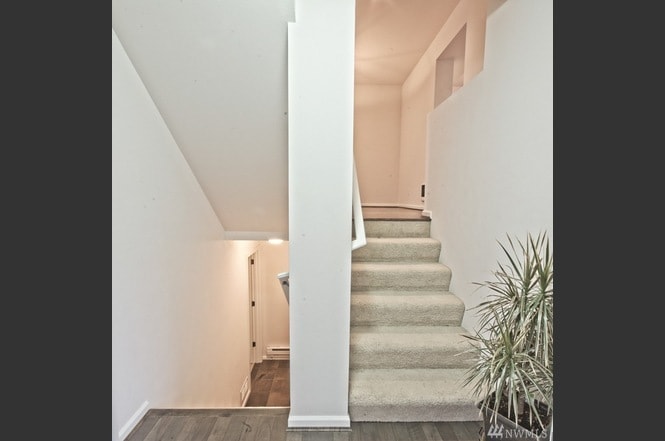 Building Photo - 15720 Manor Way