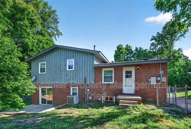 Building Photo - 1821 W Meadowview Rd