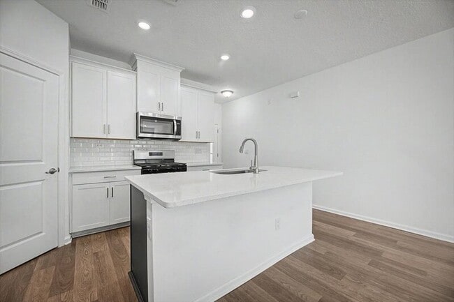 Building Photo - 61 Mellowood Ln