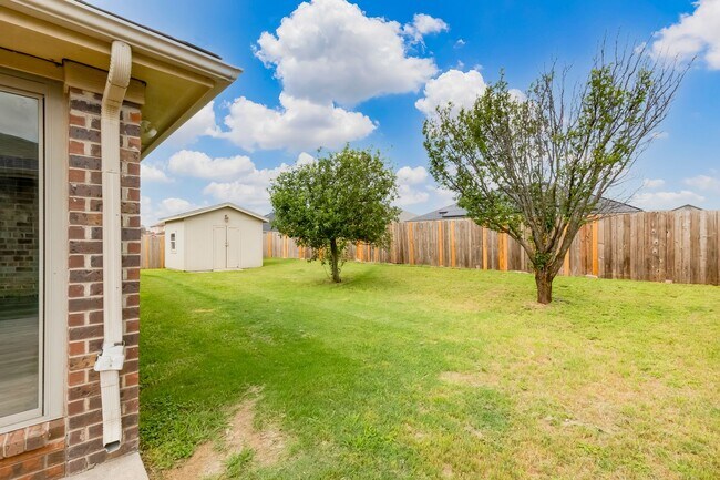 Building Photo - 2405 Coy Dr