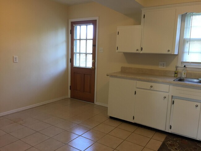 Building Photo - 306 Loch Ln