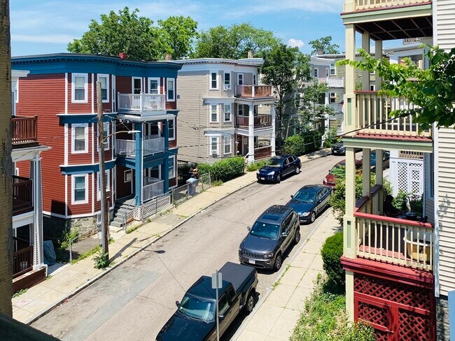 Building Photo - 17 Rowell St