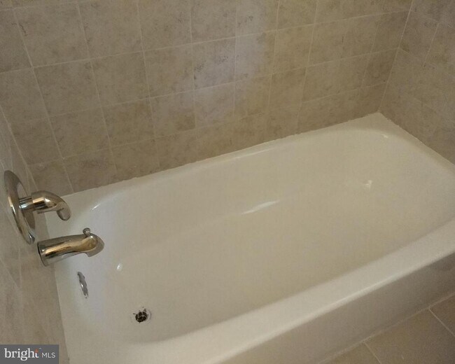 Building Photo - 743 Jackson St