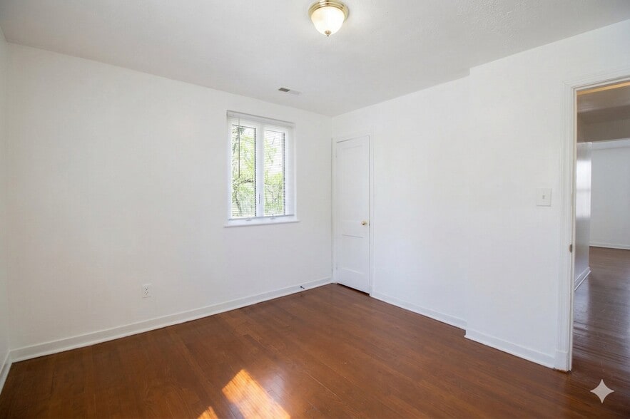 Building Photo - 407 Lebaum St SE