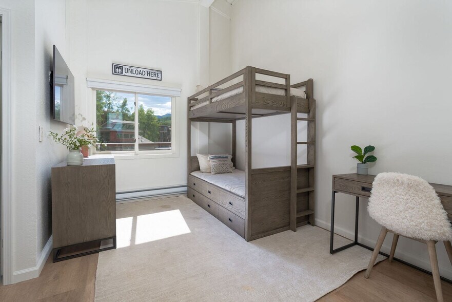 Building Photo - 360 Wood Rd