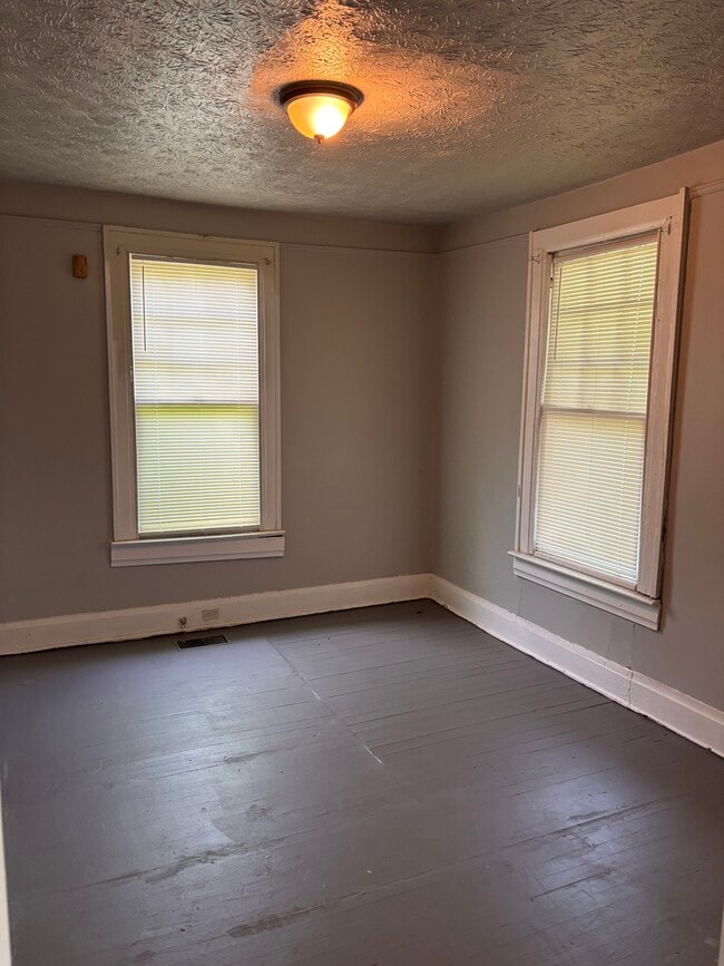 Building Photo - 1011 Sayre St
