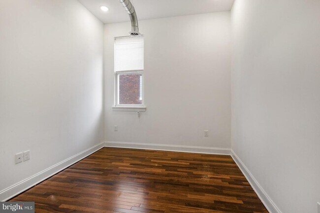 Building Photo - 3228 W Diamond St