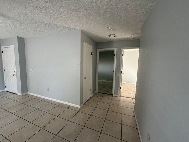 Building Photo - 1408 Spencer Ct