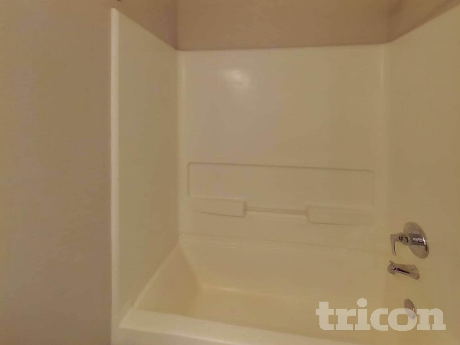 Building Photo - 454 Bourneside Dr