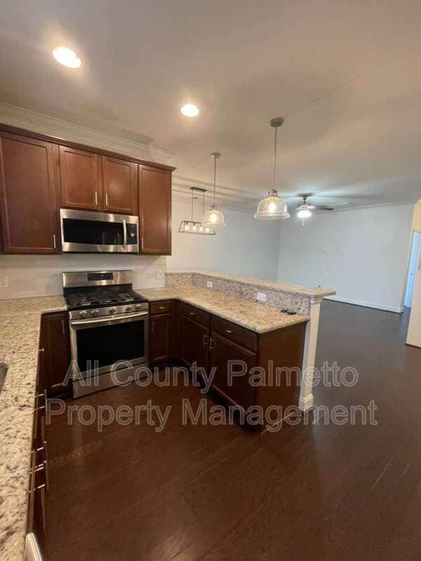 Building Photo - 4077 Hartland St