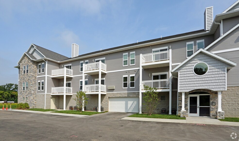 FOX RIVER PRESERVE 1285 Springdale Rd Waukesha WI 53186 Apartment