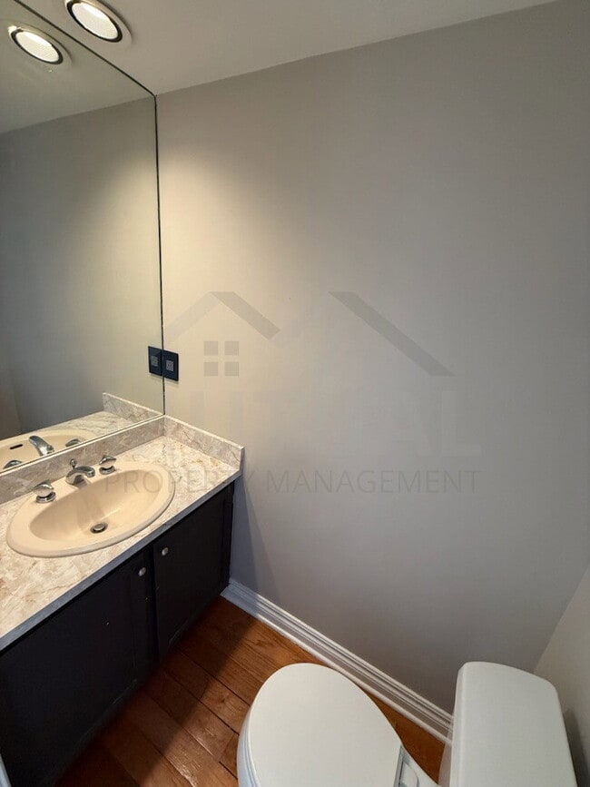 Building Photo - 38926 Country Cir