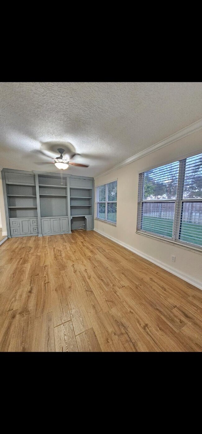 Building Photo - 1226 Rowayton Cir