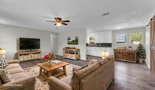 Building Photo - 206 5th St