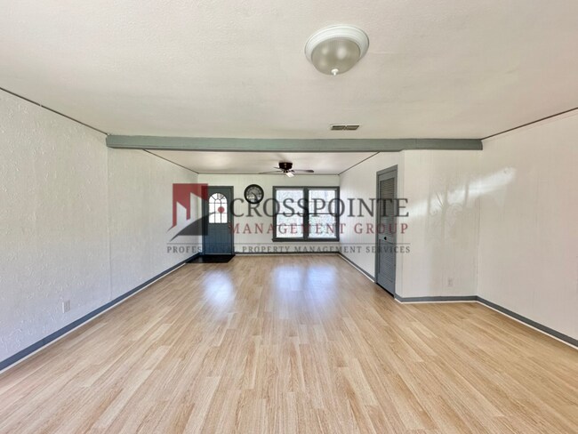 Building Photo - Available! 3/1.5 Single-Family Home in Tyler!