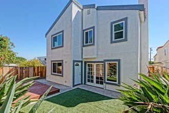Building Photo - Newly Updated, Detached Rear Townhome w/ S...