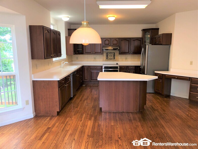 Building Photo - 1137 New Ballwin Oaks Dr