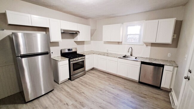 Building Photo - 3 Bed / 1 Bath Single Family Home