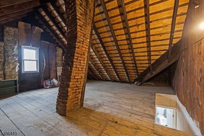 Building Photo - 8 Woodside Ave