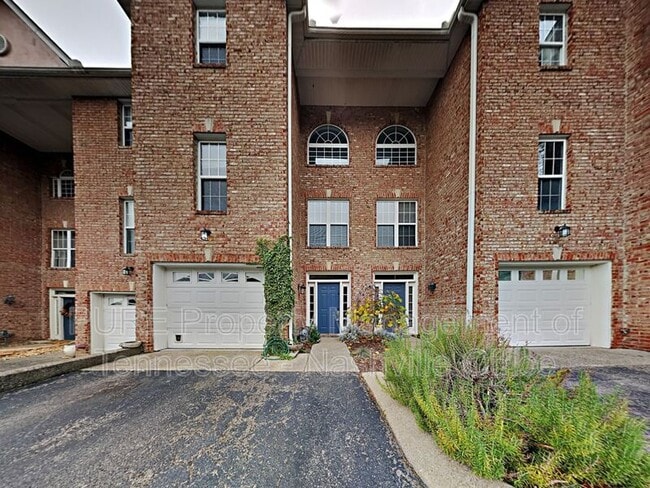 Building Photo - 165 Hicks Rd