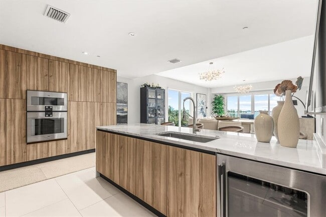 Building Photo - 1020 Sunset Point Rd