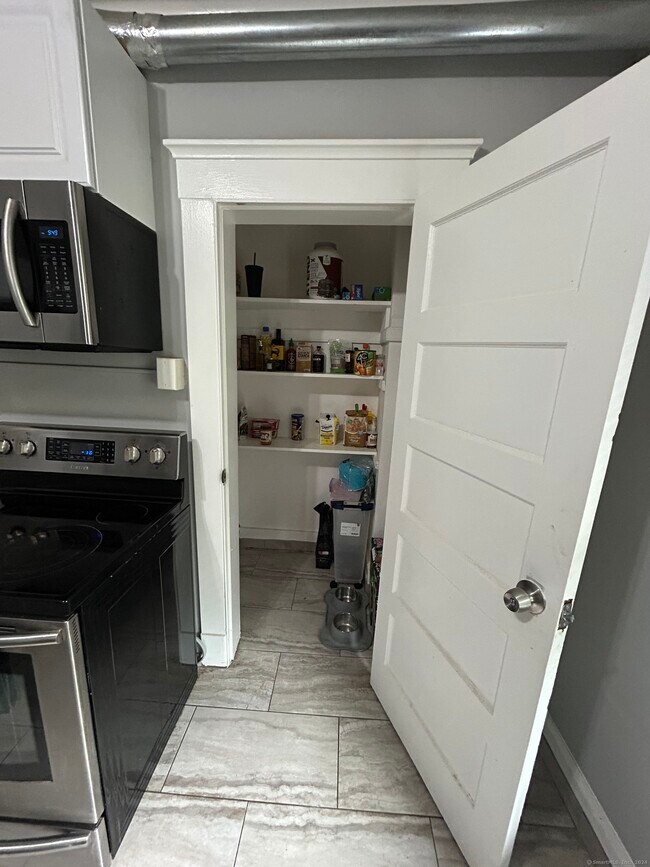 Building Photo - 647 E Main St