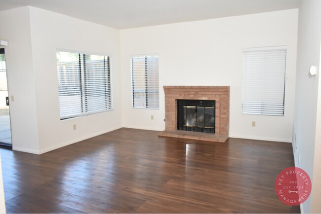 Building Photo - For Rent – Spacious 3 Bedroom, 2.5 Bath Ho...