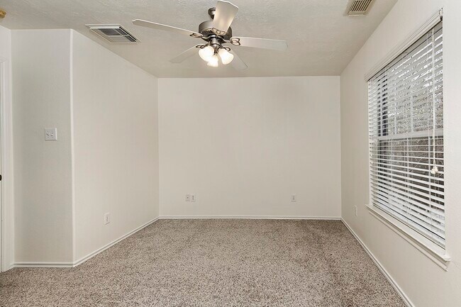 Building Photo - 51 Wickerdale Pl