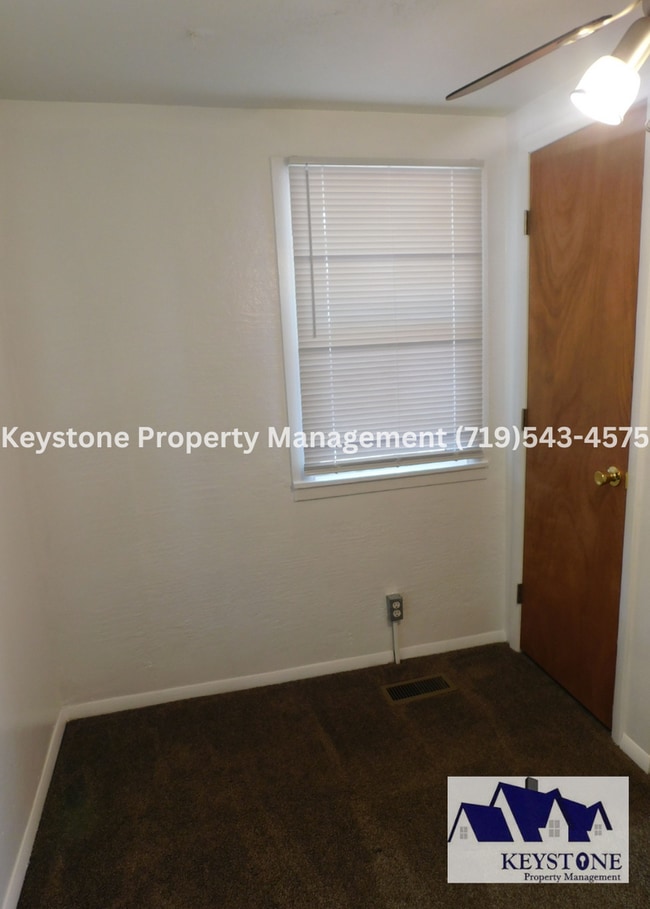 Building Photo - Cute House with 2 Bedrooms/1 Bathroom with...