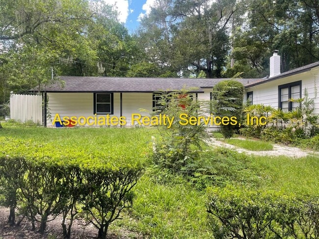 Primary Photo - Large House, Close to Campus