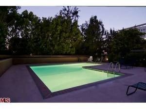 Building Photo - 321 S San Vicente Blvd