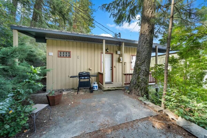Building Photo - 1015 W Kidd Island Rd
