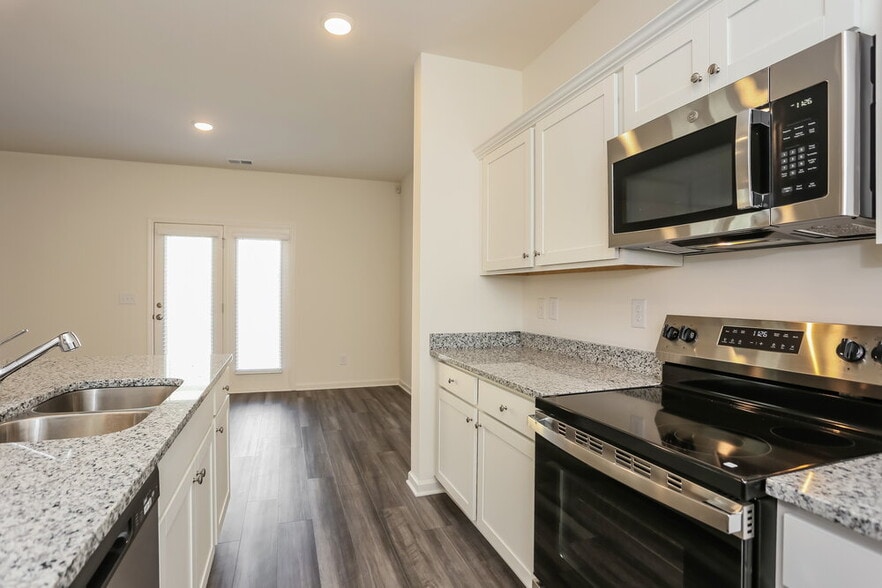 Building Photo - 7631 Saffron Ave