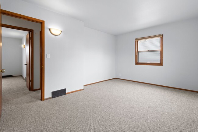 Building Photo - 8718 Westbrook Dr