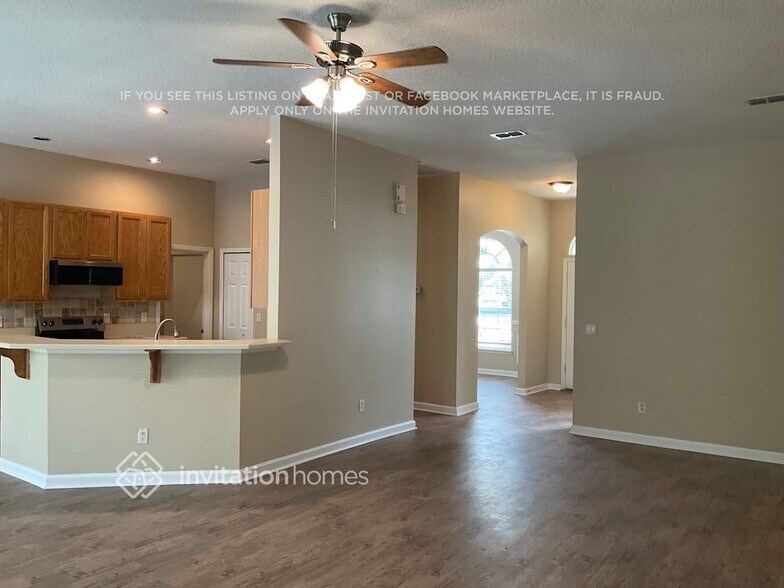 Building Photo - 204 Hidden Lake Dr