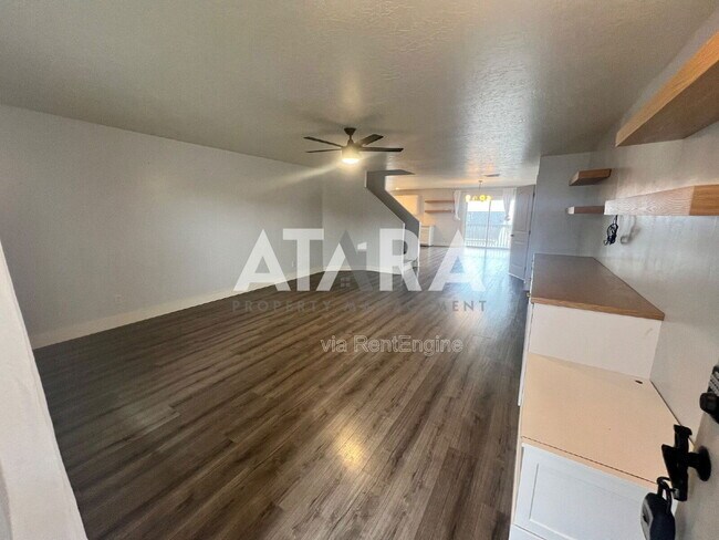 Building Photo - 258 Kestrel Dr