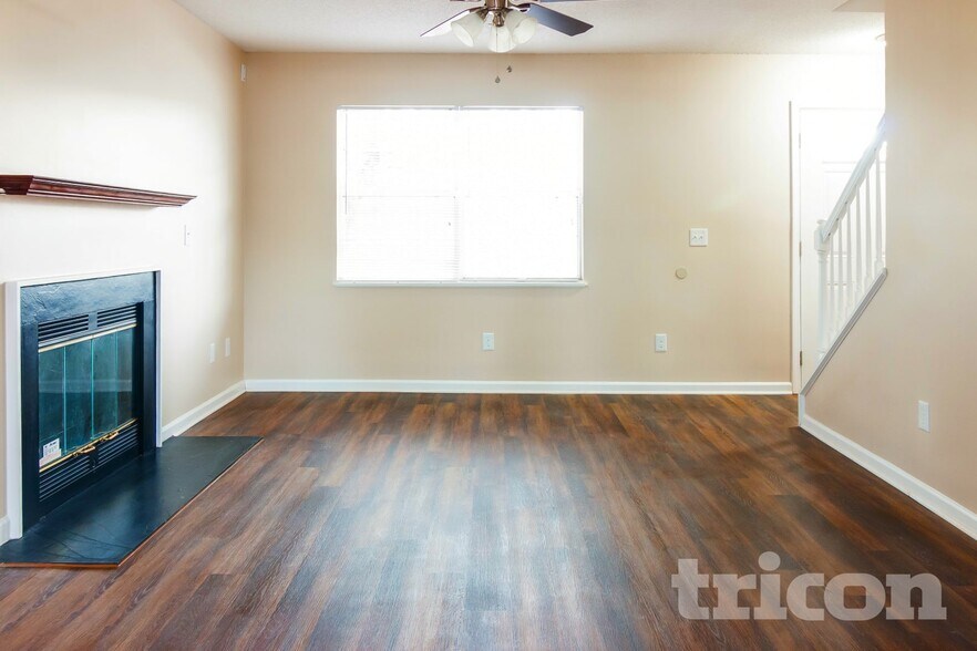 Building Photo - 438 Oakbrook Village Rd