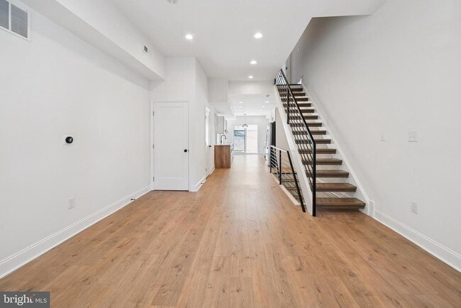 Building Photo - 840 Leland St