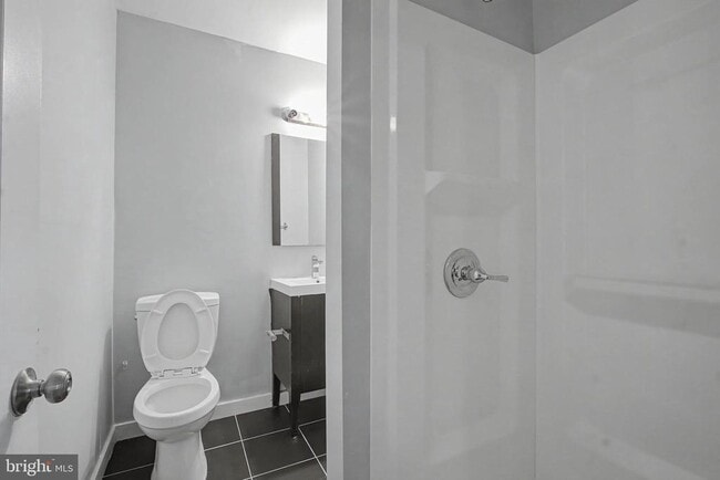 Building Photo - 1515 W Oxford St