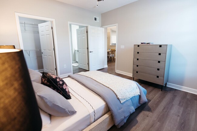 Building Photo - Reserve at Creekside