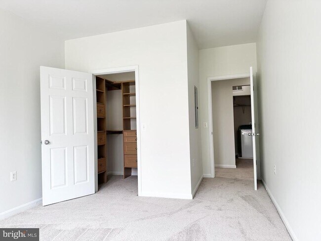 Building Photo - 11305 Aristotle Dr
