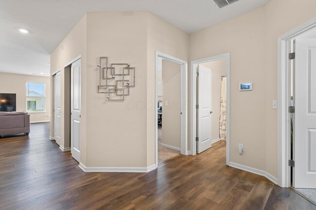 Building Photo - 220 Woodland Sky Dr