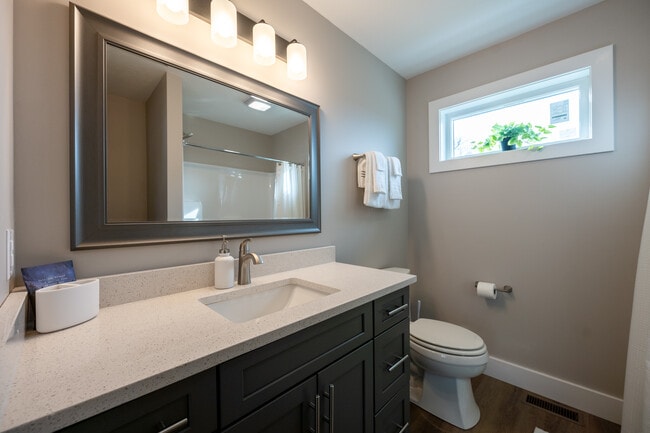 Building Photo - 601 E Miller Dr