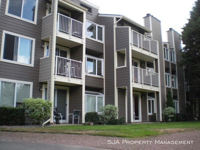 Primary Photo - Cozy ground floor Condo in Redmond!