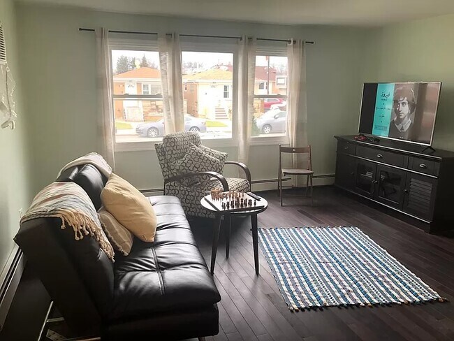 Building Photo - 6013 W Gunnison St