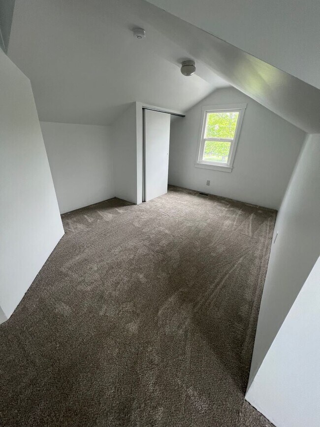 Building Photo - 3 Bedroom Greenwood Home!